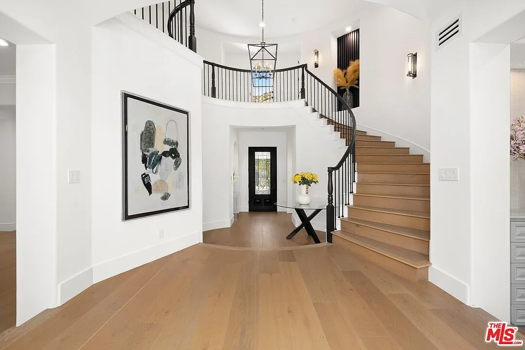 6 bed, 6.0 bath, 7768 sqft, $40,000 — Photo 4