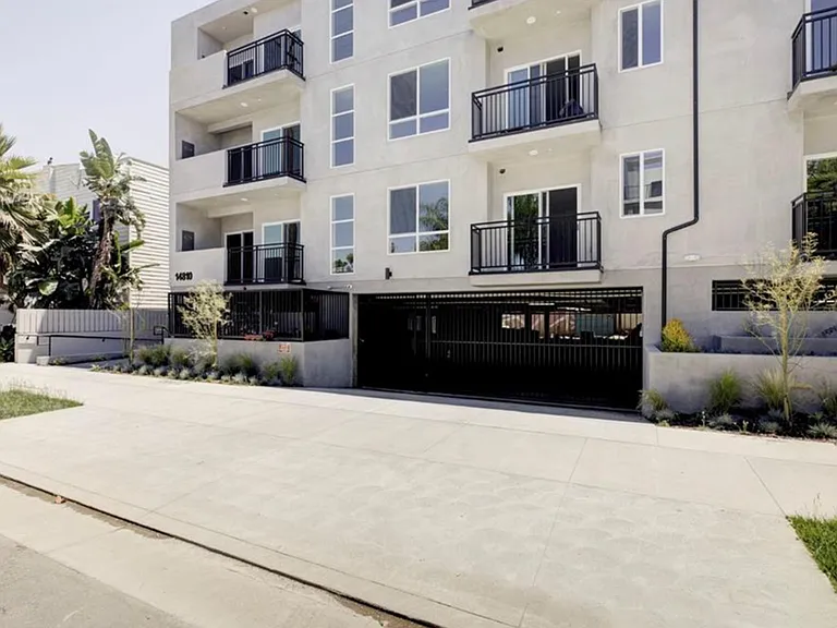 14810 Delano St #302 — Photo 10