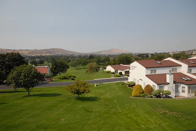 2003 Meadows Dr N — Photo 10