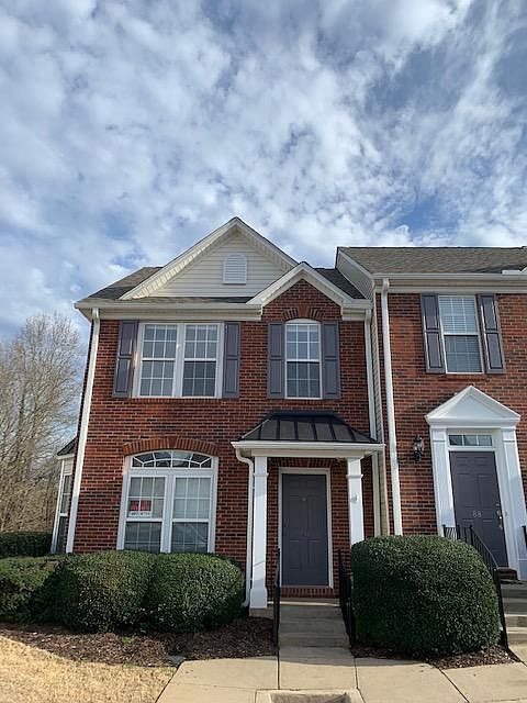 Front view of 90 Spring Crossing Circle