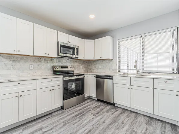 454 Brookview Dr, Garland, TX 75043