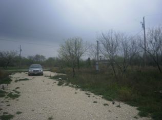 579 N Taylor, Lapryor, TX 78872