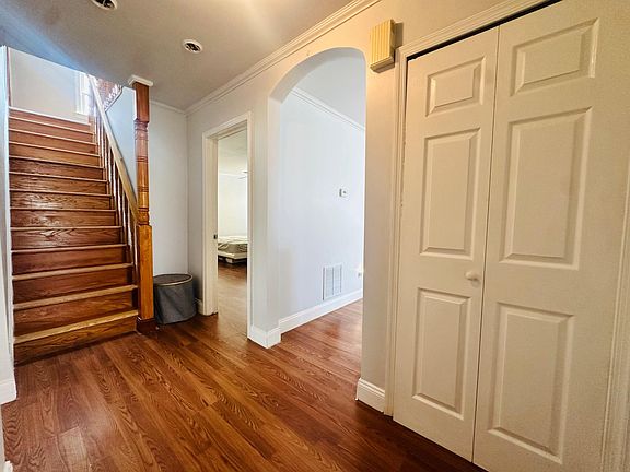 5th image of 127 Palmwood Ave
