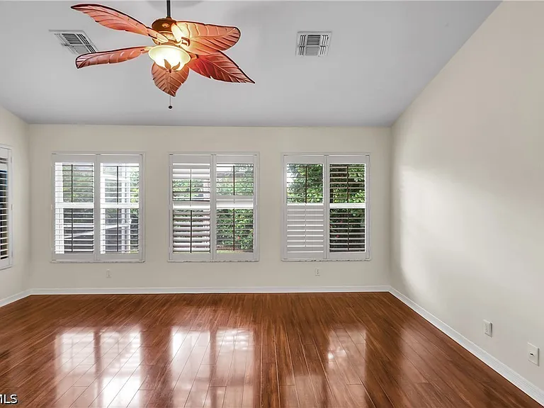22203 Seashore Cir — Photo 7