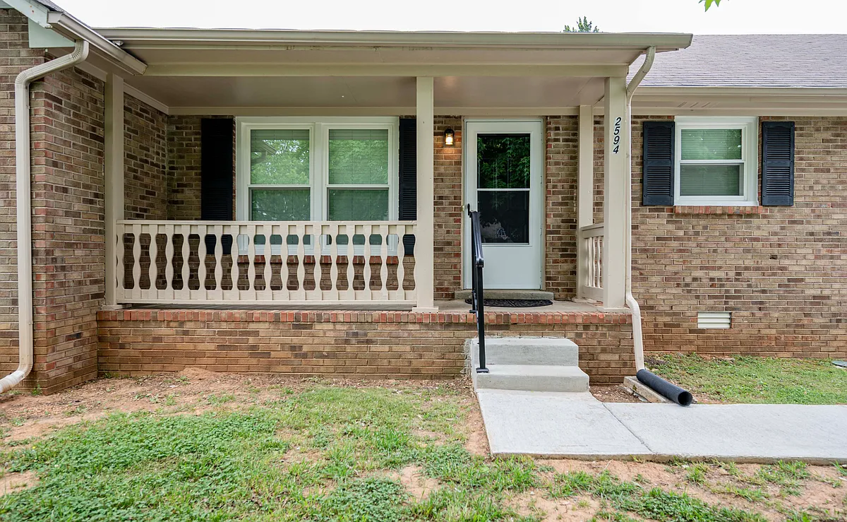 Building Photo - 2594 Exeter Dr