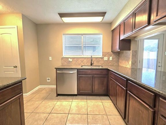 3rd image of 6510 Lynngate Dr