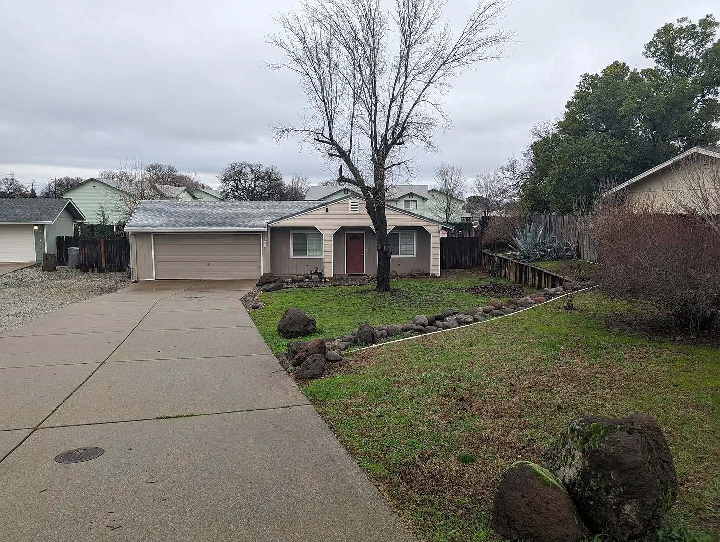 3 Bedroom 3 Bathroom House in Cottonwood — Photo 2