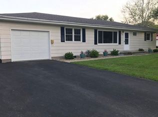 3741 E Glenwood Dr, Decatur, IL 62521