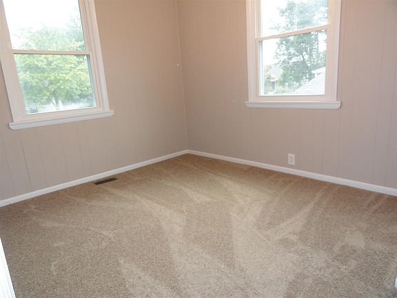 4th image of 407 Hadley Ave
