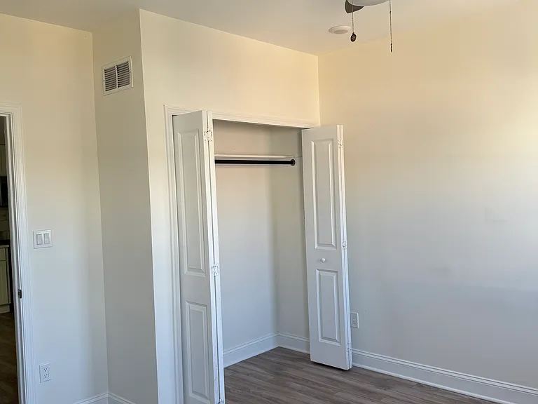 702 Sigel St — Photo 4