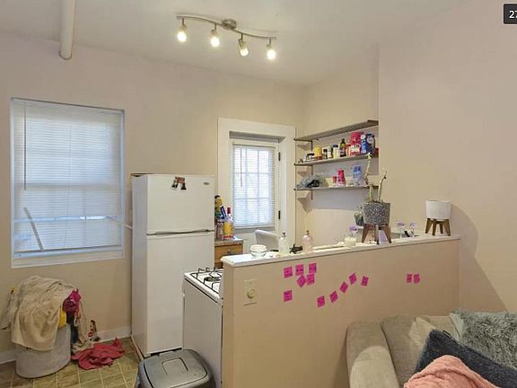3rd image of 178 S Swan St APT 1R
