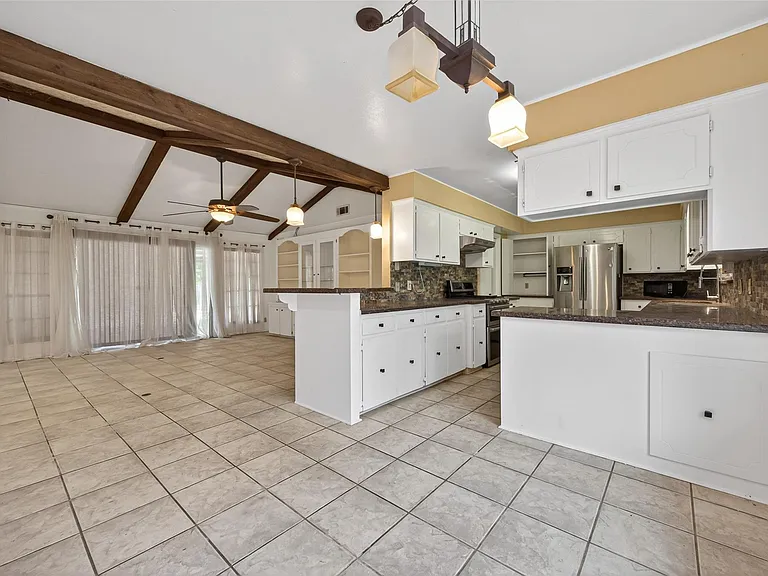 1701 Mistletoe Ln — Photo 11