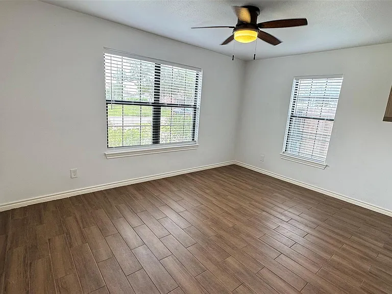 221 Hyta St — Photo 21