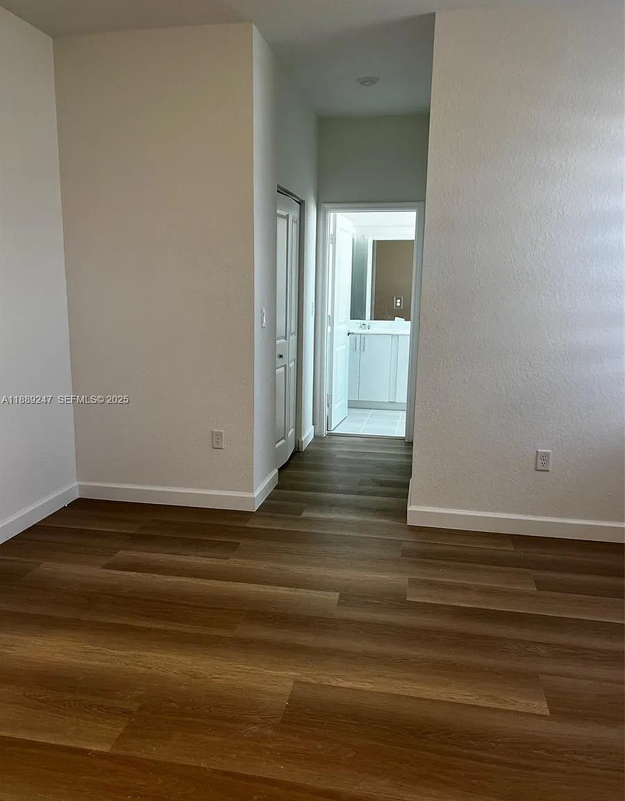 3 bed, 1890 sqft, $3,300 — Photo 2