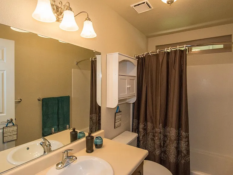 Ceres Plaza Apartments — Photo 12