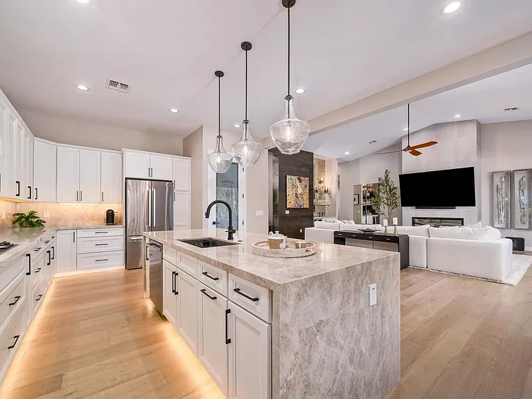 3810 E Clarendon Ave — Photo 19
