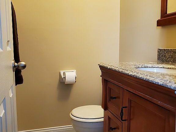 Master Bedroom bath 4' x 5'