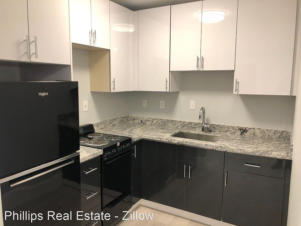 1st image of 113 Lake St S Unit 8