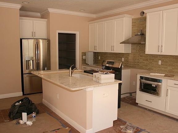 3rd image of 7107 Park Tree Dr