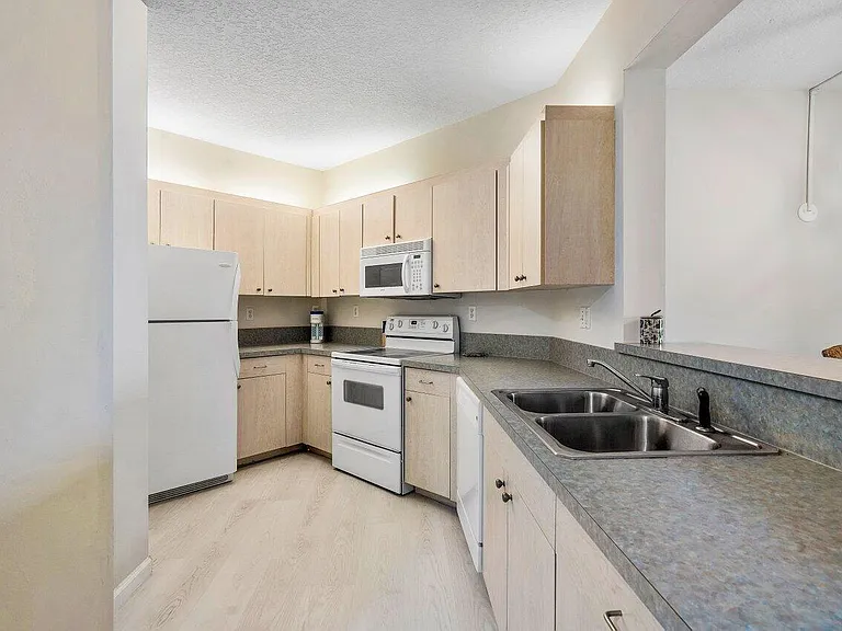 300 Uno Lago Dr #304 — Photo 10
