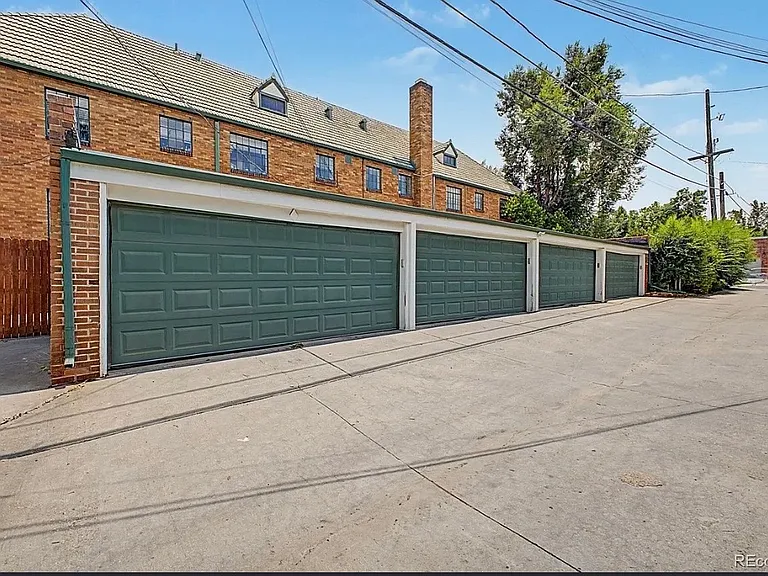 1405 Dexter St — Photo 24