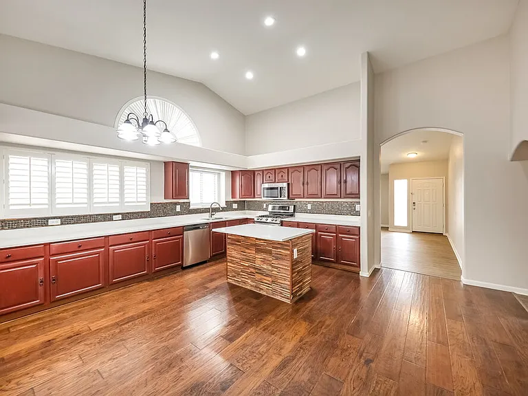 10014 W Irma Ln — Photo 6