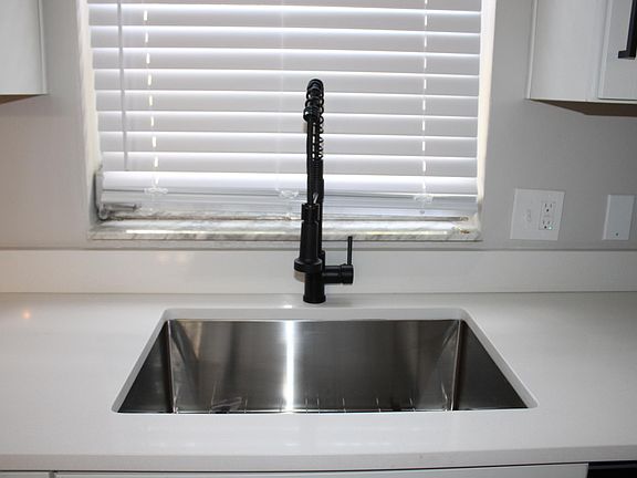 4th image of 903 E Orange St #903
