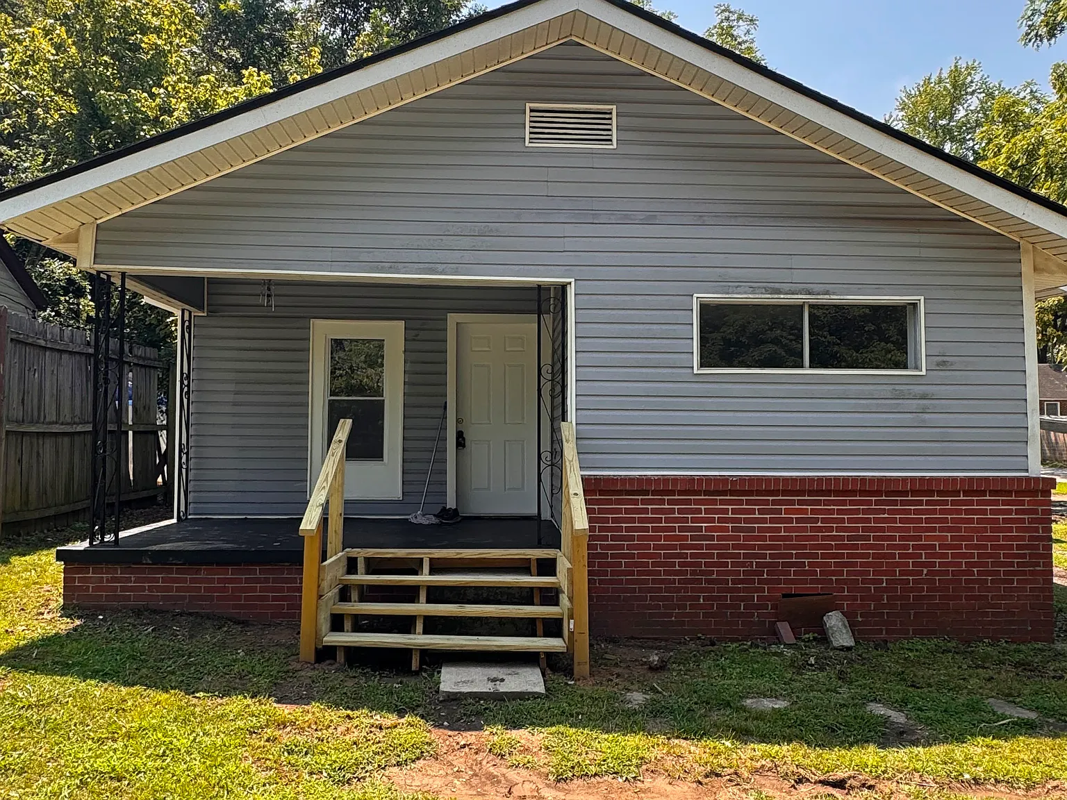 4 bed, 1261 sqft, $1,500 — Photo 1