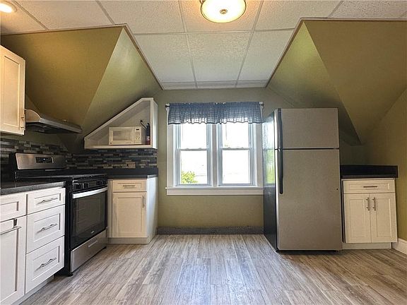 5th image of 296 Canonicus St