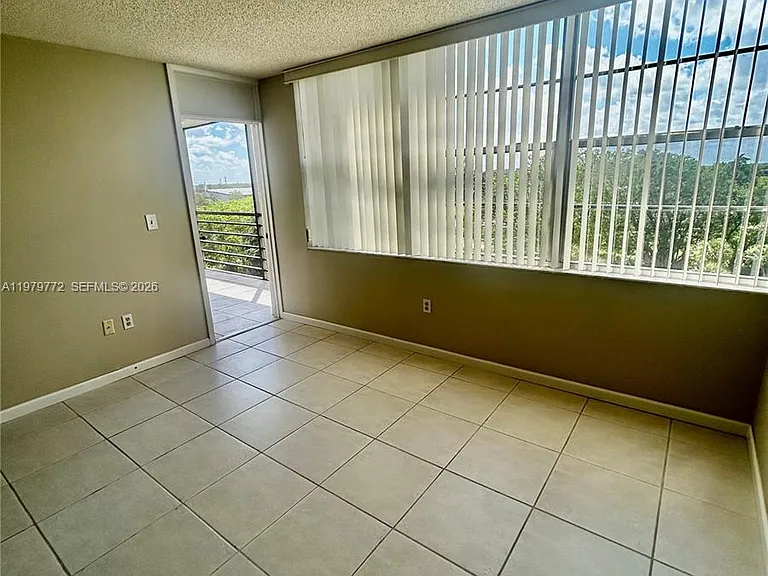 1200 Saint Charles Pl #606 — Photo 9