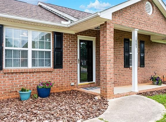 3rd image of 1085 Highland Creek Dr
