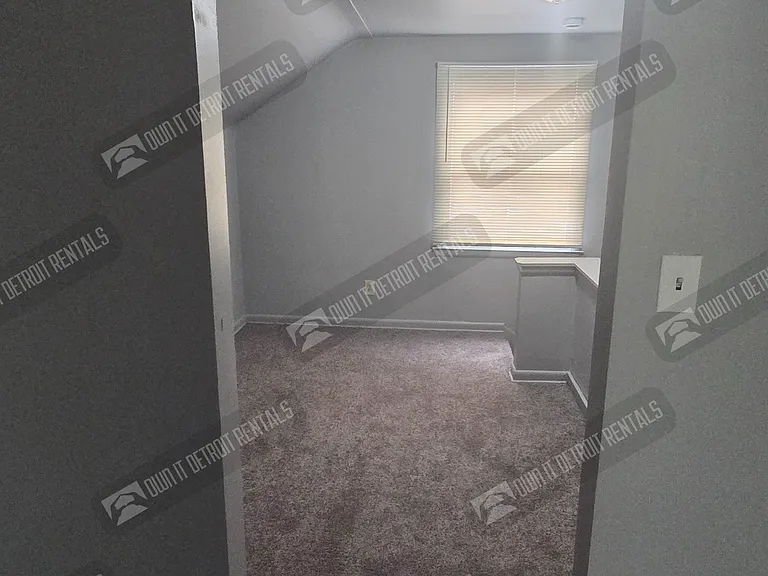 18624 Albion St — Photo 18