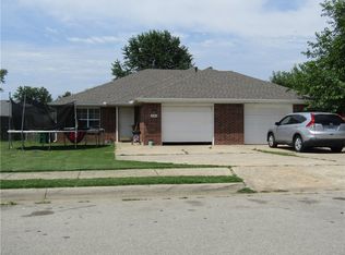 2843 & B Yorkshire Cir #A, Springdale, AR 72764