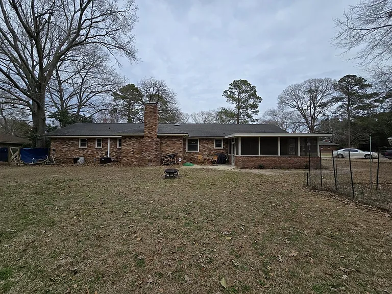 637 Sierra St — Photo 32