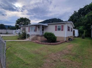 1216 Kanawha St, Hansford, WV 25103