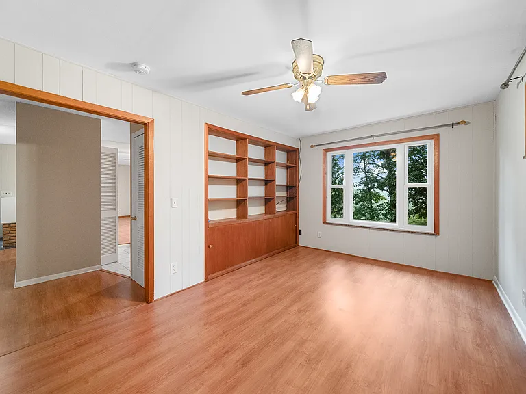 162 Osborne St — Photo 9