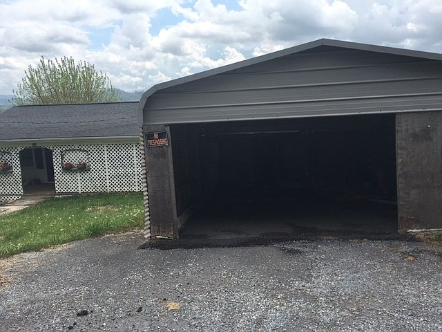 2nd image of 322 Prospect Ln