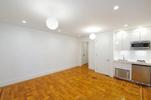 Rented by Aether Property Group | media 14