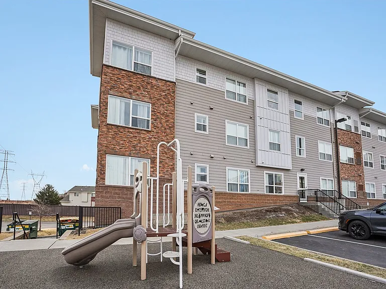 Sarazin Flats II — Photo 21