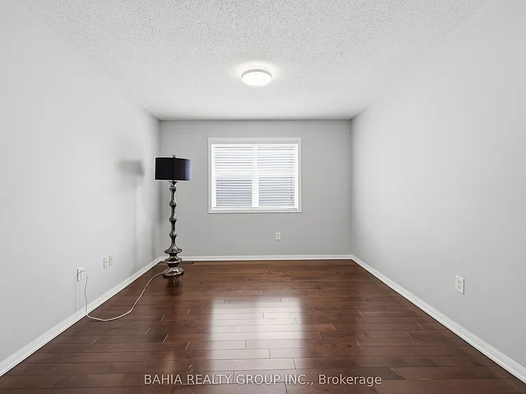 1412 Crozier Cres — Photo 19