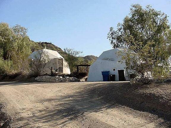 Domes and parking (studio/offi
