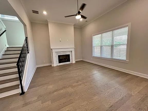 3rd image of 490 Mount Ivy Dr