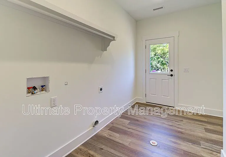 213 Myrtle Ave — Photo 15