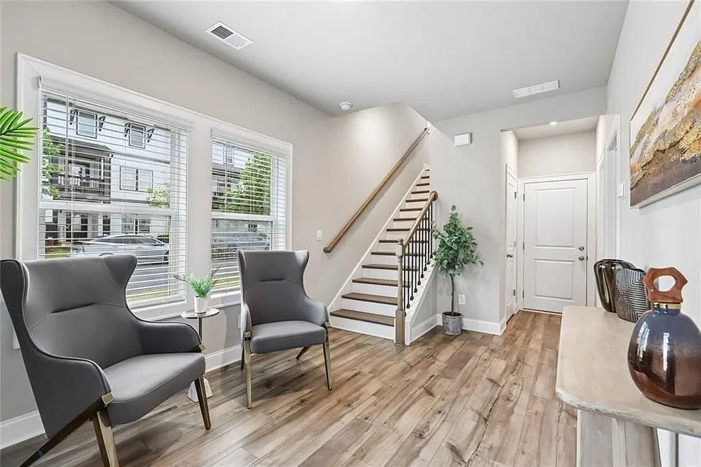 4 bed, 4.0 bath, 2535 sqft, $2,900 — Photo 3