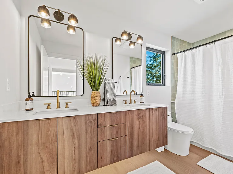 6305 Soundview Dr — Photo 21