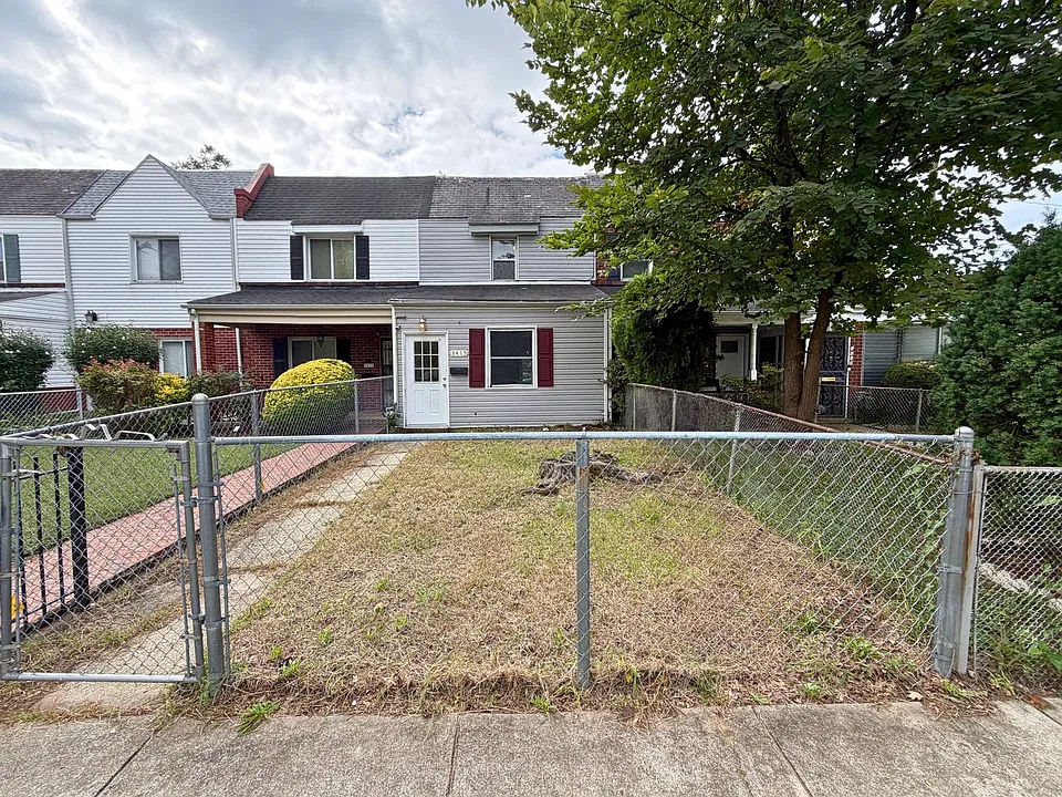 3415 Clay St NE