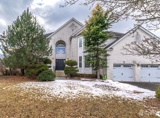 5 McFarlane Cir, Monroe Township, NJ 08831