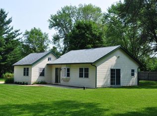 N6862 Arbutus Rd, Elkhorn, WI 53121