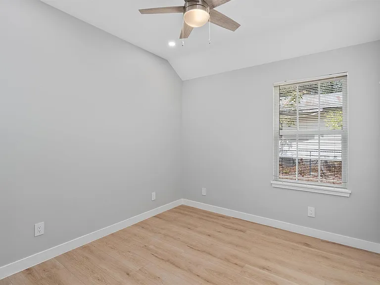 10004 1/2 Gail Rd — Photo 15