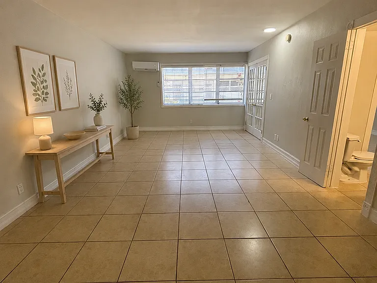Bellagio Apartments — Photo 12